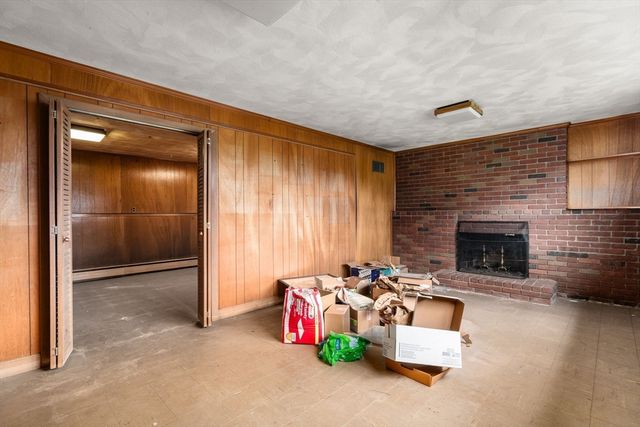 4 Greenwich Rd, Norwood, MA 02062