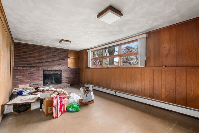 4 Greenwich Rd, Norwood, MA 02062
