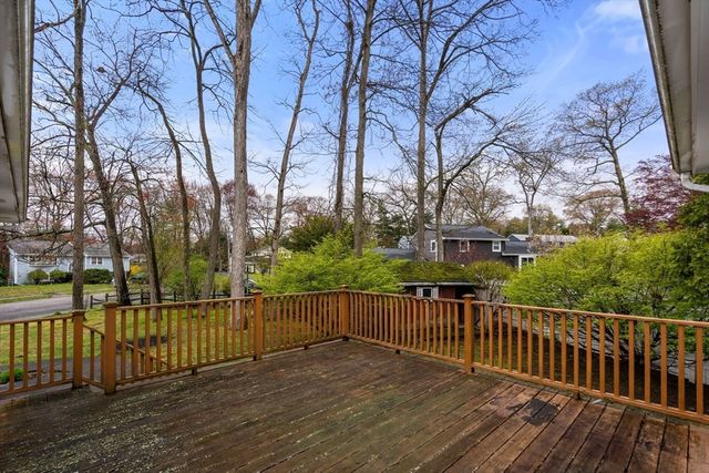 4 Greenwich Rd, Norwood, MA 02062