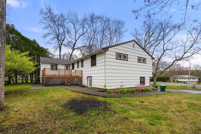 4 Greenwich Rd, Norwood, MA 02062