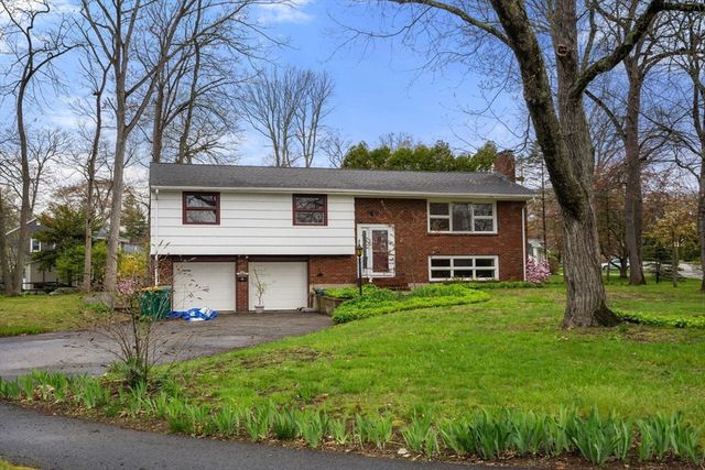 4 Greenwich Rd, Norwood, MA 02062