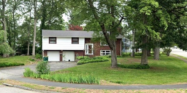4 Greenwich Rd, Norwood, MA 02062