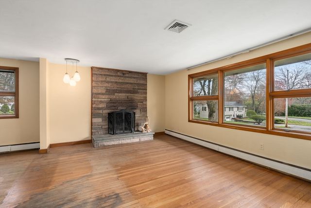 4 Greenwich Rd, Norwood, MA 02062
