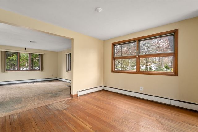 4 Greenwich Rd, Norwood, MA 02062