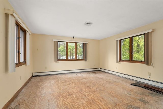 4 Greenwich Rd, Norwood, MA 02062