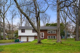 4 Greenwich Rd, Norwood, MA 02062