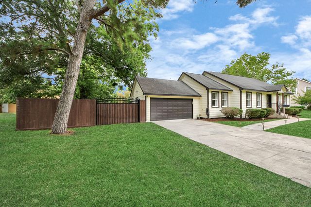 7439 Santa Fe Drive, Houston, TX 77061