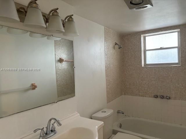 2815 NE 201st Ter L219, Aventura, FL 33180