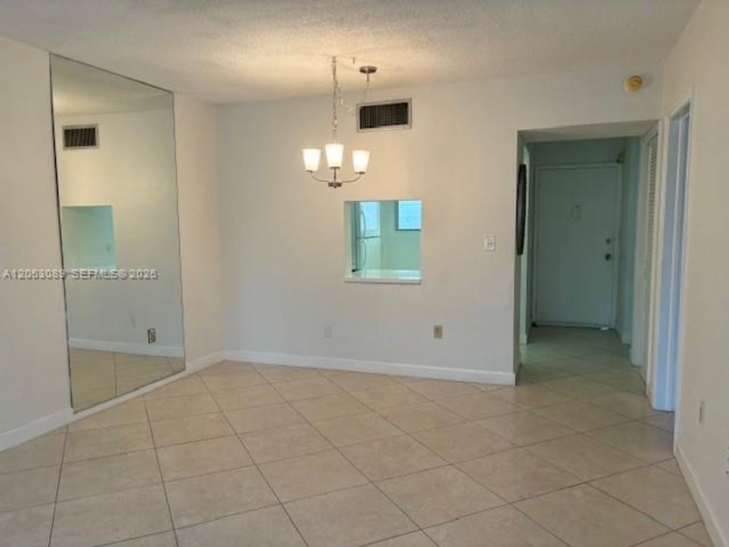 2815 NE 201st Ter L219, Aventura, FL 33180