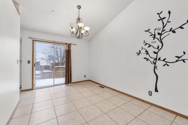 4467 N Westlake Ct, Bel Aire, KS 67220