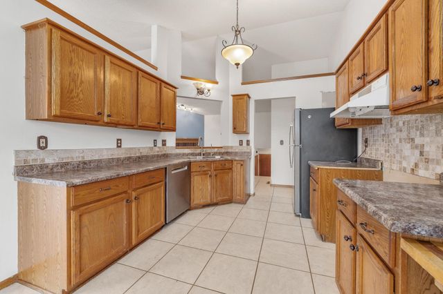 4467 N Westlake Ct, Bel Aire, KS 67220