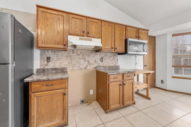 4467 N Westlake Ct, Bel Aire, KS 67220