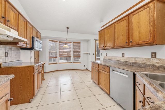 4467 N Westlake Ct, Bel Aire, KS 67220