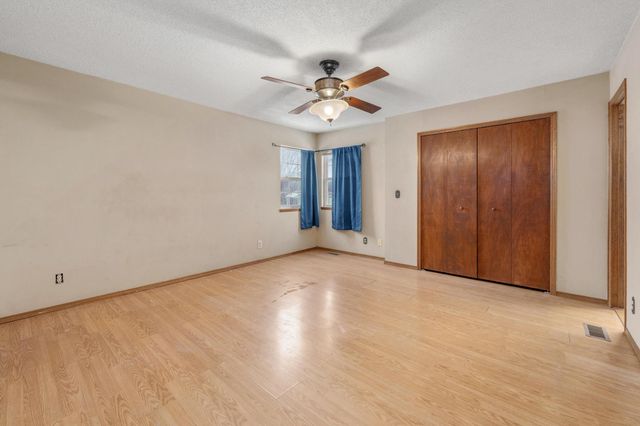 4467 N Westlake Ct, Bel Aire, KS 67220