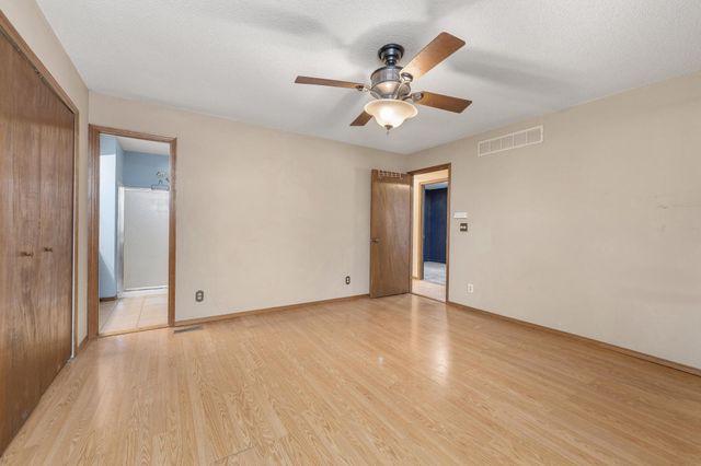 4467 N Westlake Ct, Bel Aire, KS 67220