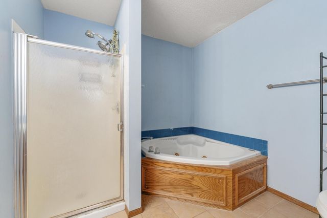 4467 N Westlake Ct, Bel Aire, KS 67220