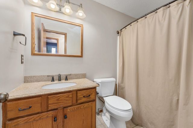 4467 N Westlake Ct, Bel Aire, KS 67220