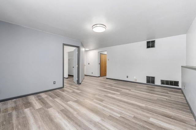 4467 N Westlake Ct, Bel Aire, KS 67220