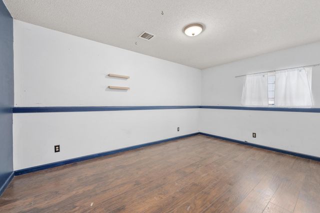 4467 N Westlake Ct, Bel Aire, KS 67220