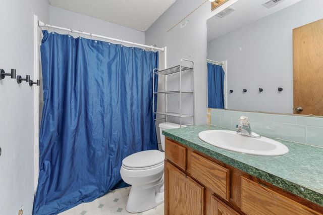 4467 N Westlake Ct, Bel Aire, KS 67220