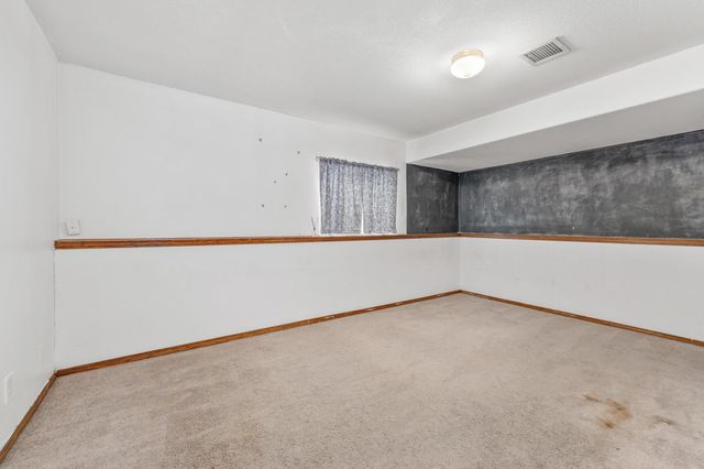 4467 N Westlake Ct, Bel Aire, KS 67220