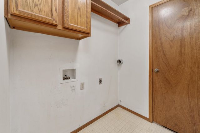 4467 N Westlake Ct, Bel Aire, KS 67220