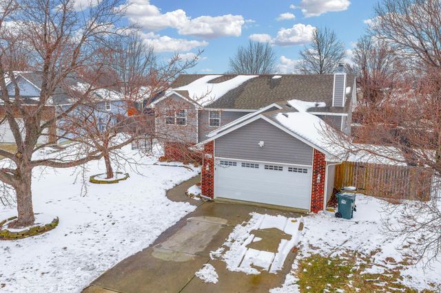 4467 N Westlake Ct, Bel Aire, KS 67220