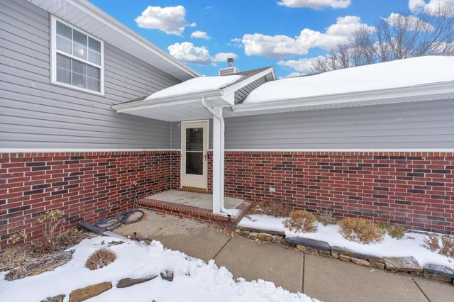 4467 N Westlake Ct, Bel Aire, KS 67220