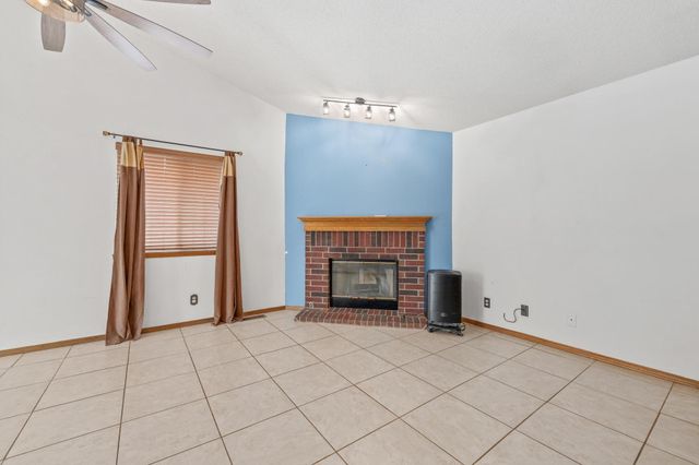 4467 N Westlake Ct, Bel Aire, KS 67220