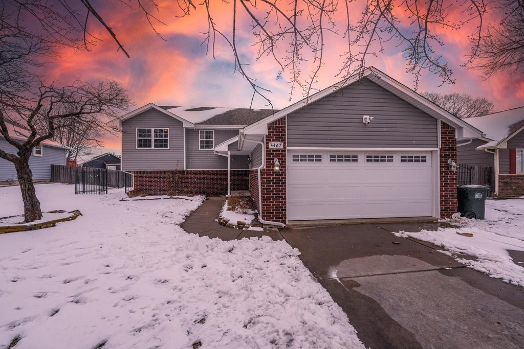 4467 N Westlake Ct, Bel Aire, KS 67220