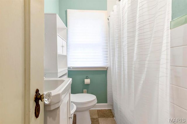 421 W College Street, Aurora, MO 65605