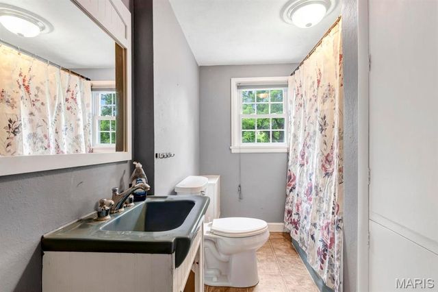 421 W College Street, Aurora, MO 65605