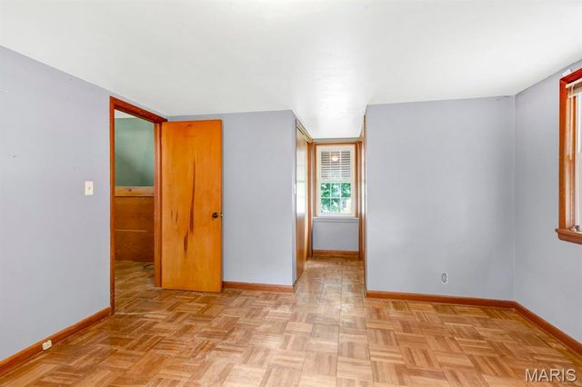 421 W College Street, Aurora, MO 65605