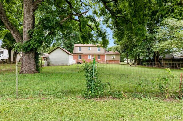 421 W College Street, Aurora, MO 65605