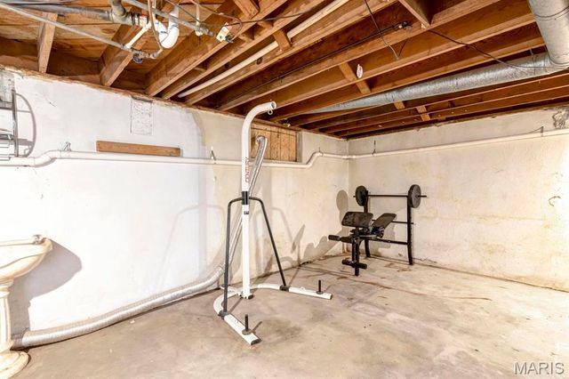 421 W College Street, Aurora, MO 65605