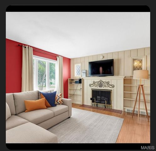 421 W College Street, Aurora, MO 65605