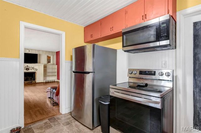 421 W College Street, Aurora, MO 65605