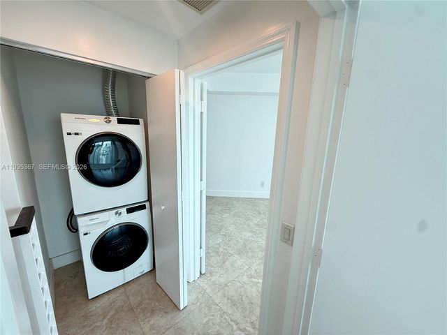 60 SW 13th St 4018, Miami, FL 33130