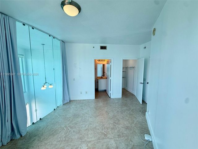 60 SW 13th St 4018, Miami, FL 33130