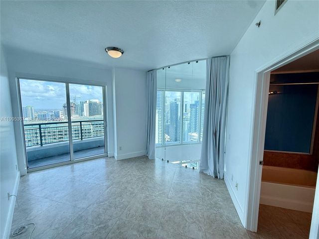 60 SW 13th St 4018, Miami, FL 33130