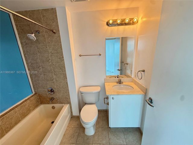 60 SW 13th St 4018, Miami, FL 33130