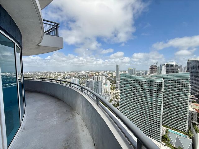 60 SW 13th St 4018, Miami, FL 33130