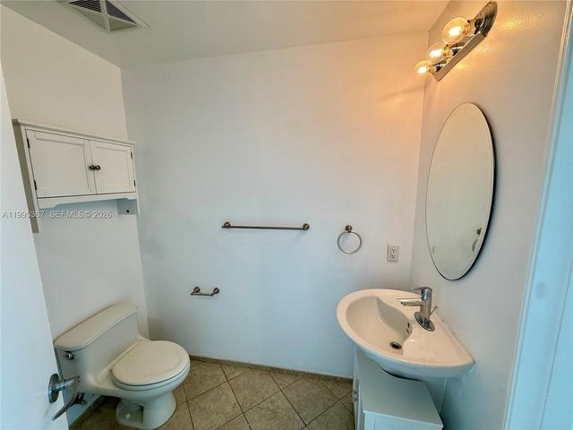 60 SW 13th St 4018, Miami, FL 33130