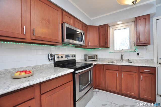 8 Cornfield Road, Waterbury, CT 06704