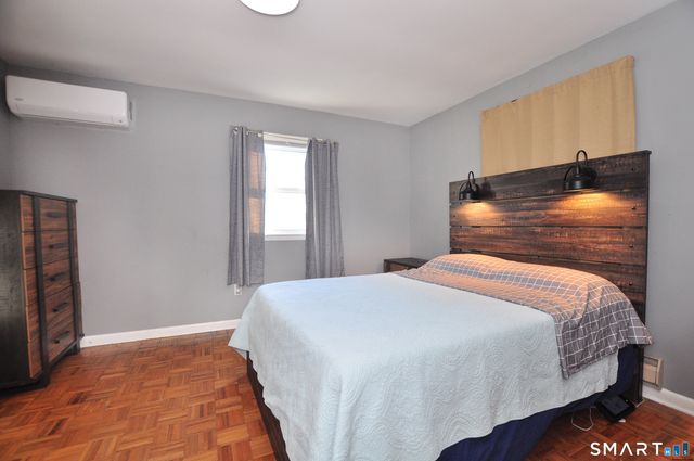 8 Cornfield Road, Waterbury, CT 06704