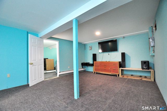 8 Cornfield Road, Waterbury, CT 06704