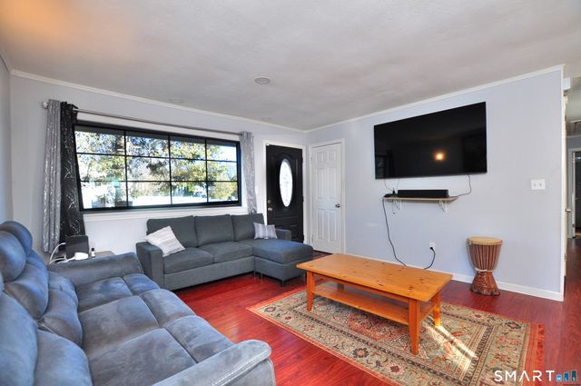 8 Cornfield Road, Waterbury, CT 06704