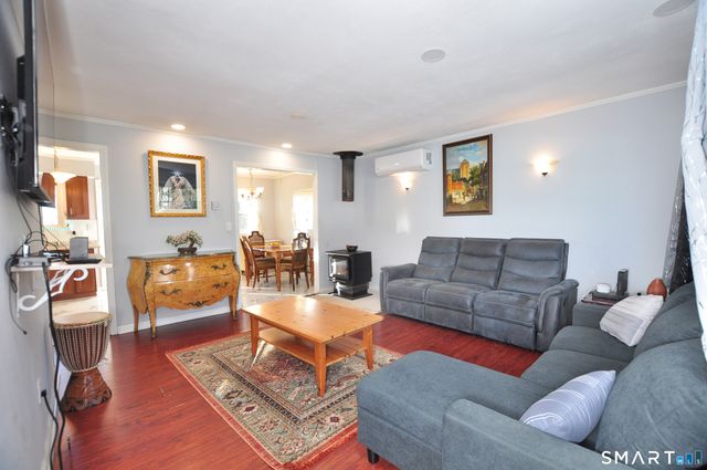 8 Cornfield Road, Waterbury, CT 06704