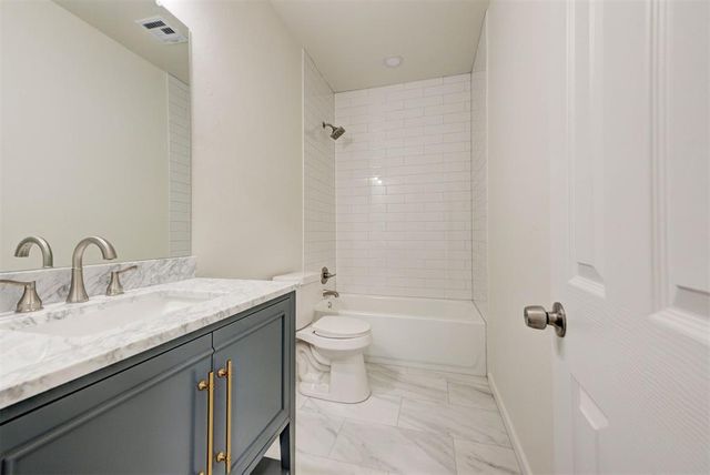 3530 Rivers Edge Court, Newcastle, OK 73065