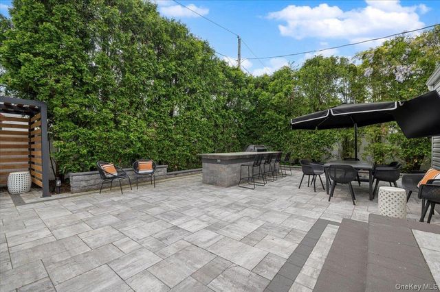 83 Joyce Lane, Woodbury, NY 11797